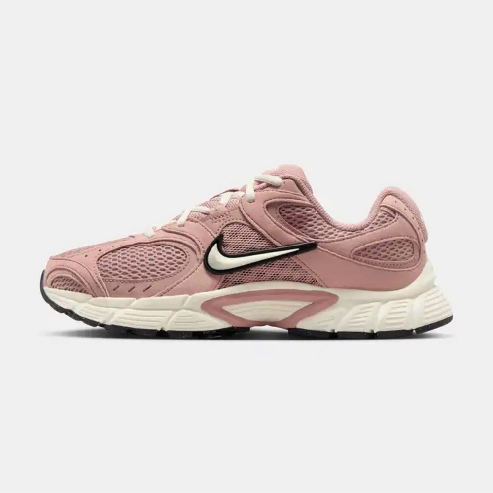 Nike V5 RNR Sneaker - Women's Size 6